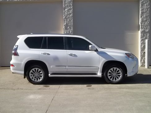 Used 2017 Lexus GX 460 Premium image 9