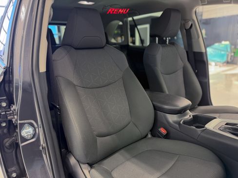 Used 2025 Toyota RAV4 XLE image 21
