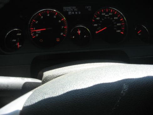 Used 2009 GMC Acadia SLT Sport Utility 4D FWD image 10