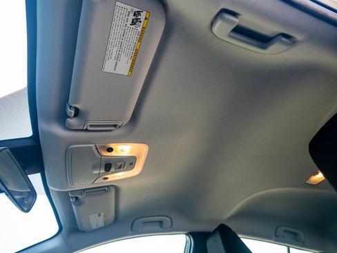 Used 2020 Toyota Prius image 42