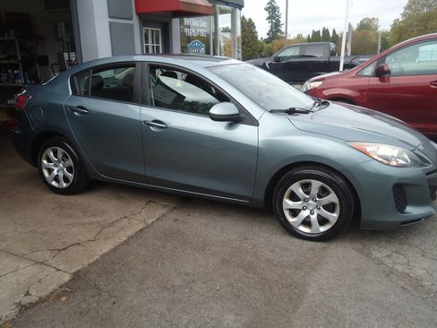 Used 2013 MAZDA MAZDA3 i SV image 4