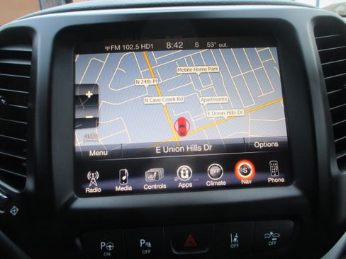 Used 2015 Jeep Cherokee Trailhawk image 9