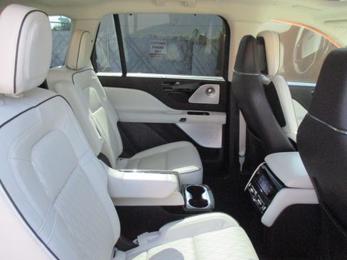 Used 2023 Lincoln Aviator AWD Black Label image 16