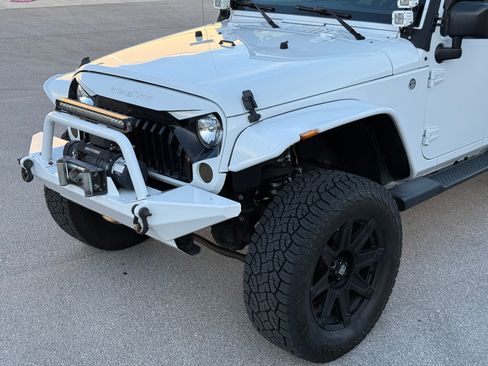 Used 2015 Jeep Wrangler 4WD Unlimited Sahara image 24