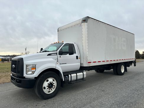 Used 2017 Ford F650 2WD Regular Cab Super Duty image 2