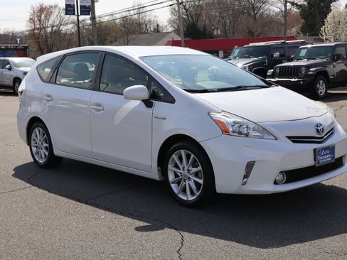 Used 2012 Toyota Prius V Five image 10