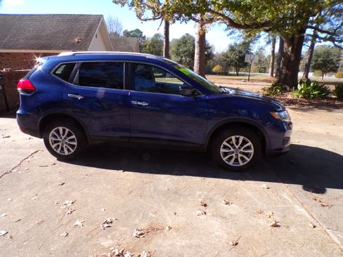 Used 2020 Nissan Rogue SV image 4