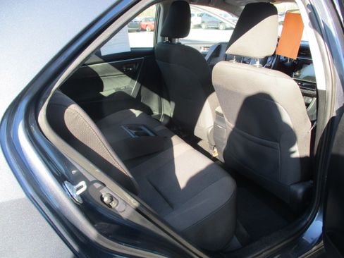 Used 2017 Toyota Corolla LE image 19