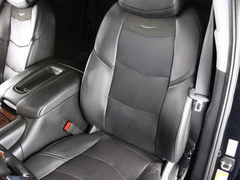 Used 2019 Cadillac Escalade Premium Luxury image 8