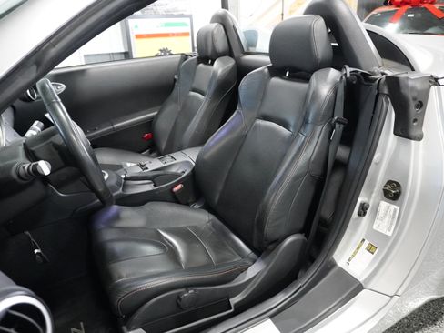 Used 2004 Nissan 350Z Touring image 12