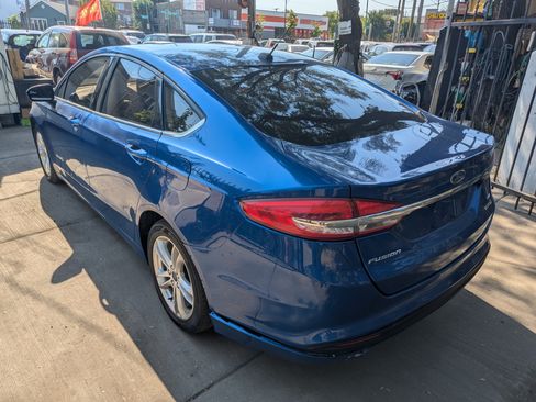 Used 2018 Ford Fusion SE image 3