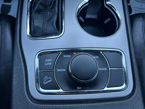 Used 2019 Jeep Grand Cherokee Limited image 56