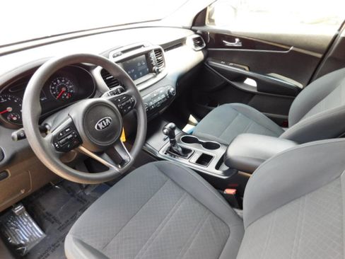 Used 2018 Kia Sorento FWD image 8