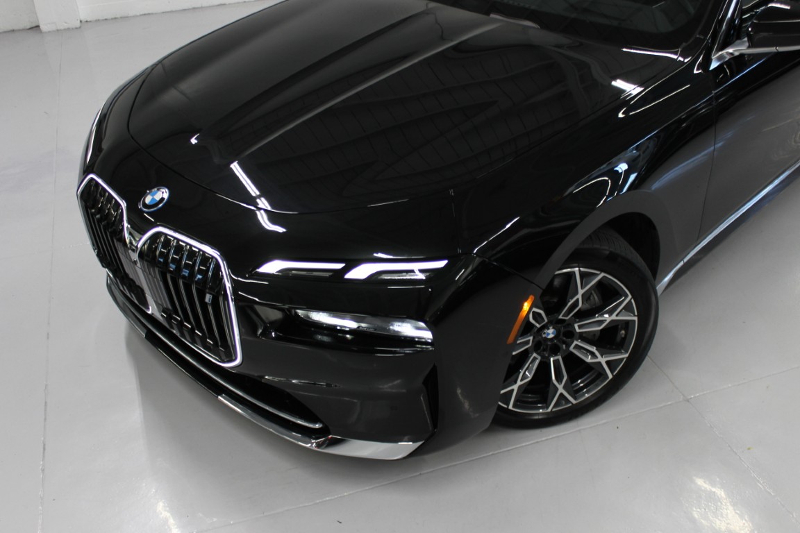 Used 2024 BMW i7 xDrive60 AWD/4WD image 6