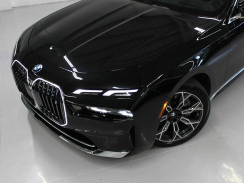 Used 2024 BMW i7 xDrive60 AWD/4WD image 6