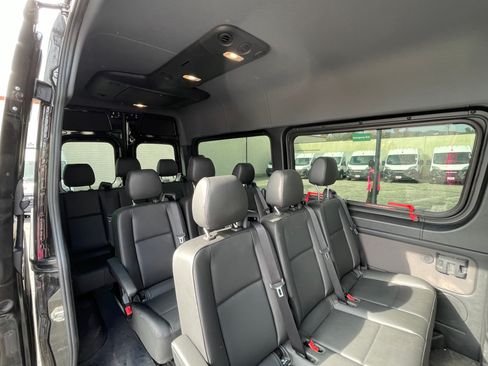 Used 2024 Mercedes-Benz Sprinter 2500 image 5