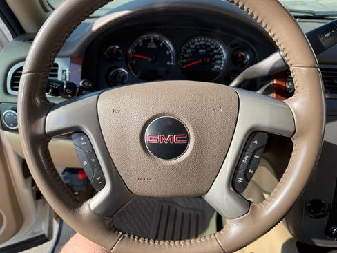 Used 2011 GMC Yukon XL SLT image 17