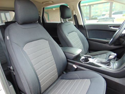 Used 2015 Ford Edge SE image 25