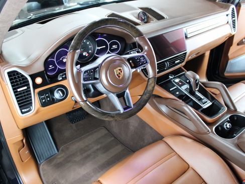 Used 2022 Porsche Cayenne Platinum Edition AWD/4WD image 5