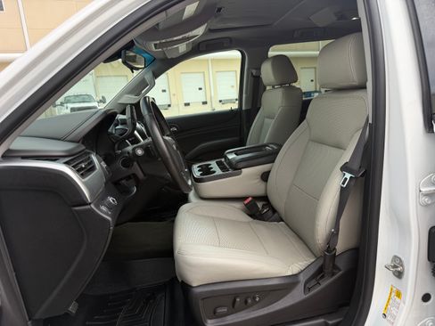 Used 2015 Chevrolet Suburban LS RWD image 9