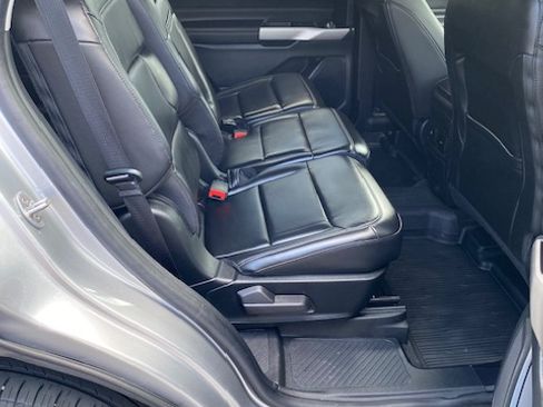 Used 2022 Ford Explorer XLT image 20