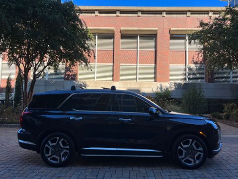 Used 2023 Hyundai Palisade Limited image 3