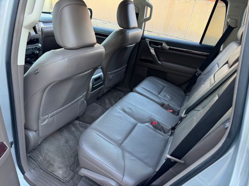 Used 2018 Lexus GX 460 image 25