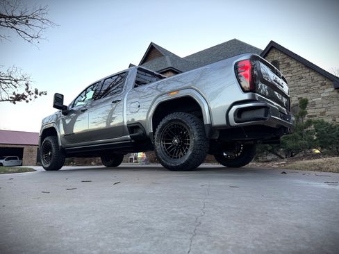 Used 2025 GMC Sierra 2500 AT4 image 11