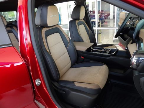 Used 2025 Chevrolet Equinox ACTIV image 24