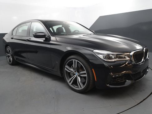 Used 2019 BMW 750i xDrive w/ Executive Package image 7