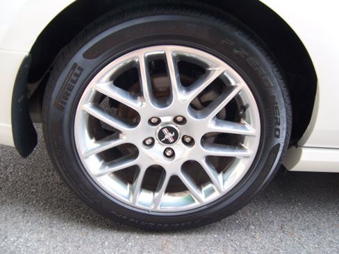 Used 2013 Ford Mustang Premium image 7