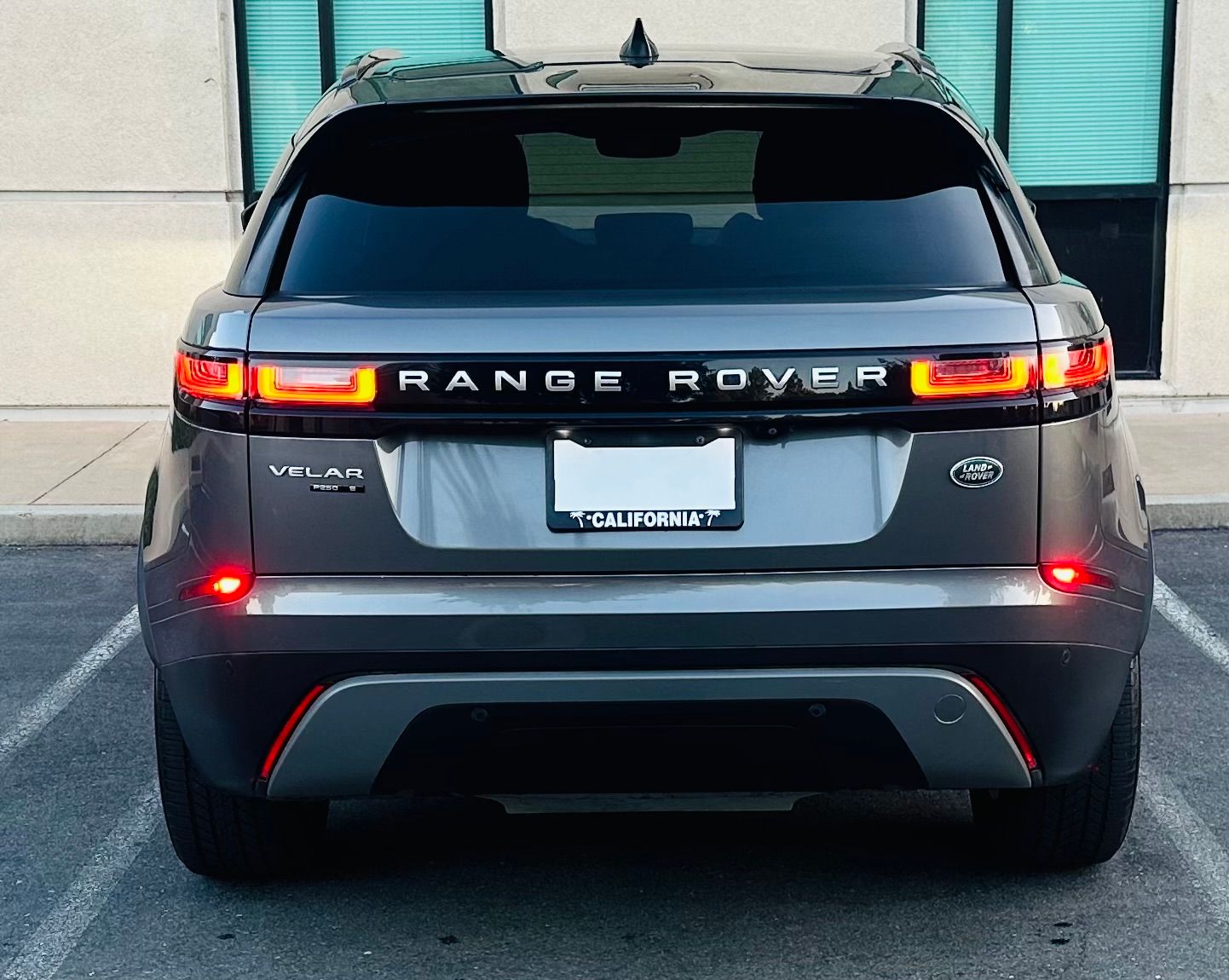 Used 2018 Land Rover Range Rover Velar S AWD/4WD image 3
