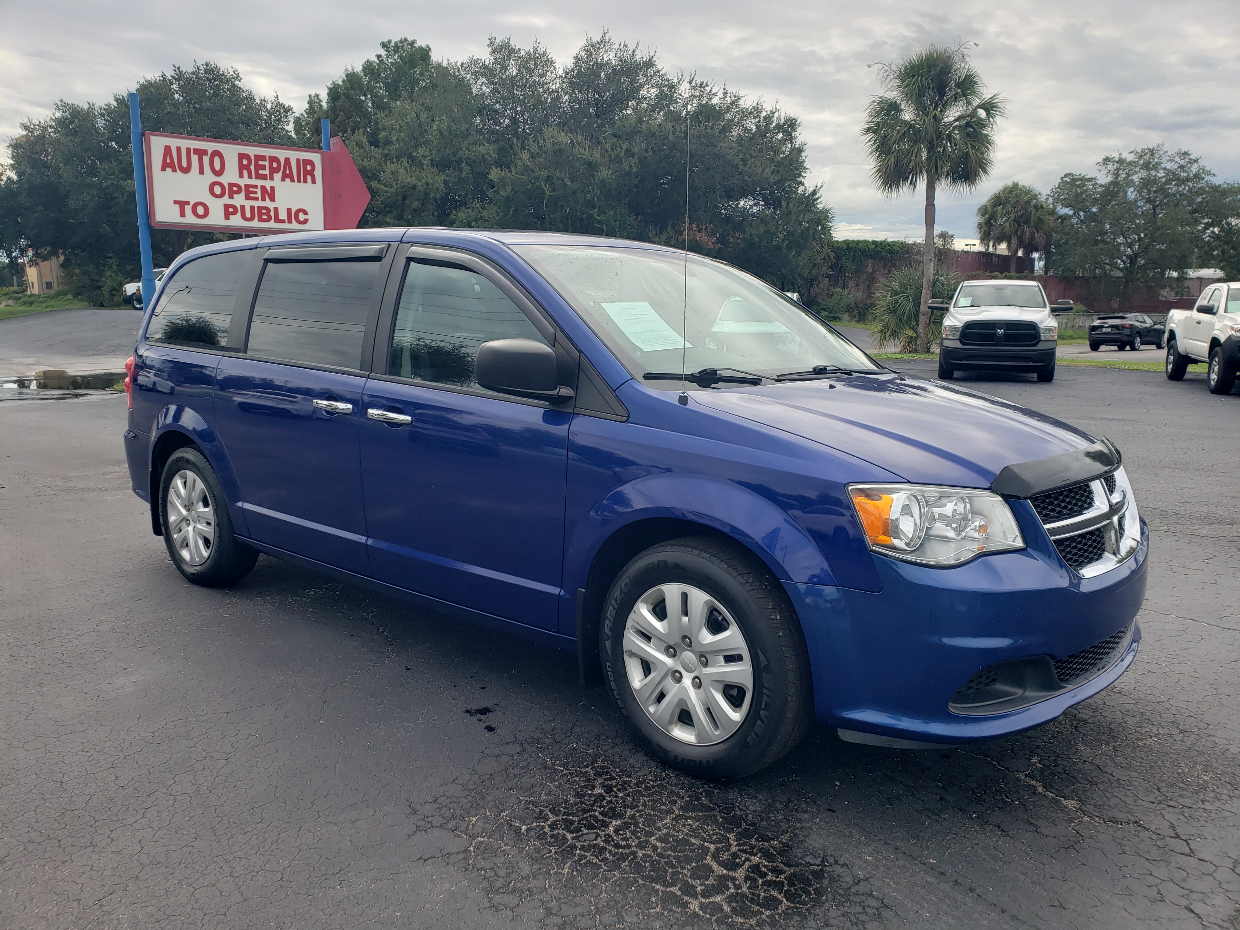 Used 2019 Dodge Grand Caravan SE FWD image 7