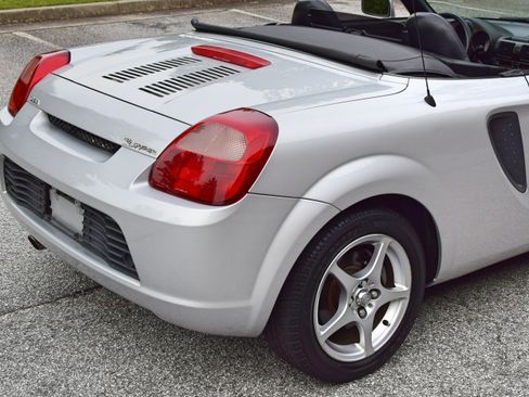 Used 2001 Toyota MR2 Spyder UNAVAIL RWD image 56