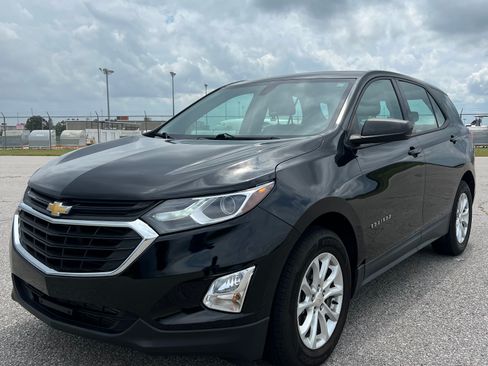 Used 2018 Chevrolet Equinox LS Sport Utility 4D FWD image 3