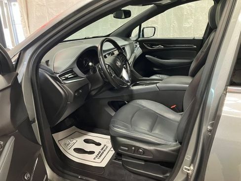 Used 2023 Buick Enclave Essence image 2