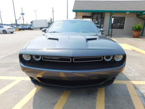 Used 2020 Dodge Challenger SXT RWD image 3