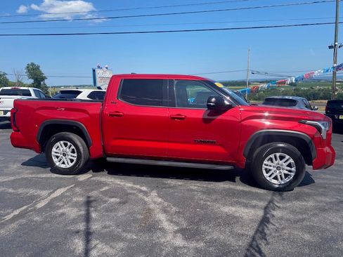 Used 2022 Toyota Tundra 4x4 CrewMax SR5 image 6
