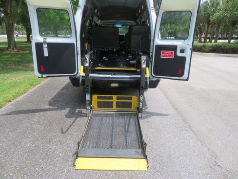 Used 2011 Ford E-350 and Econoline 350 Extended Super Duty RWD image 23