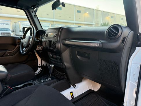 Used 2015 Jeep Wrangler Sport AWD/4WD image 72