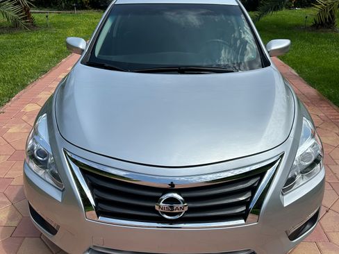 Used 2015 Nissan Altima SV FWD image 2