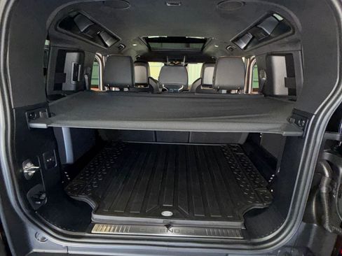 Used 2025 Land Rover Defender 110 OCTA image 32