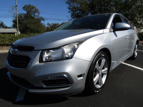 Used 2015 Chevrolet Cruze LT image 2