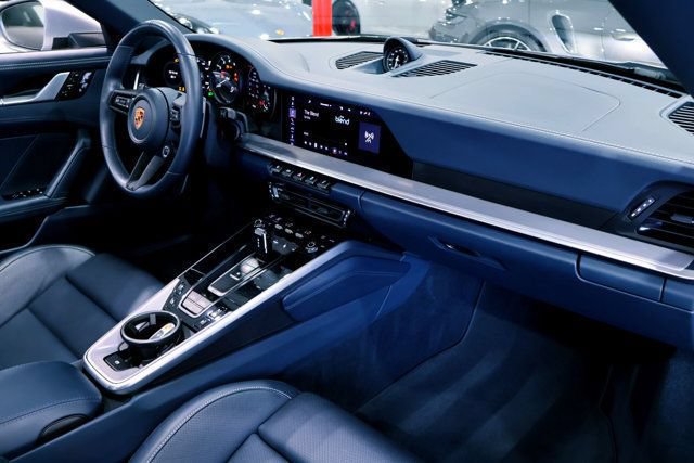 Used 2020 Porsche 911 Carrera 4S Cabriolet image 35