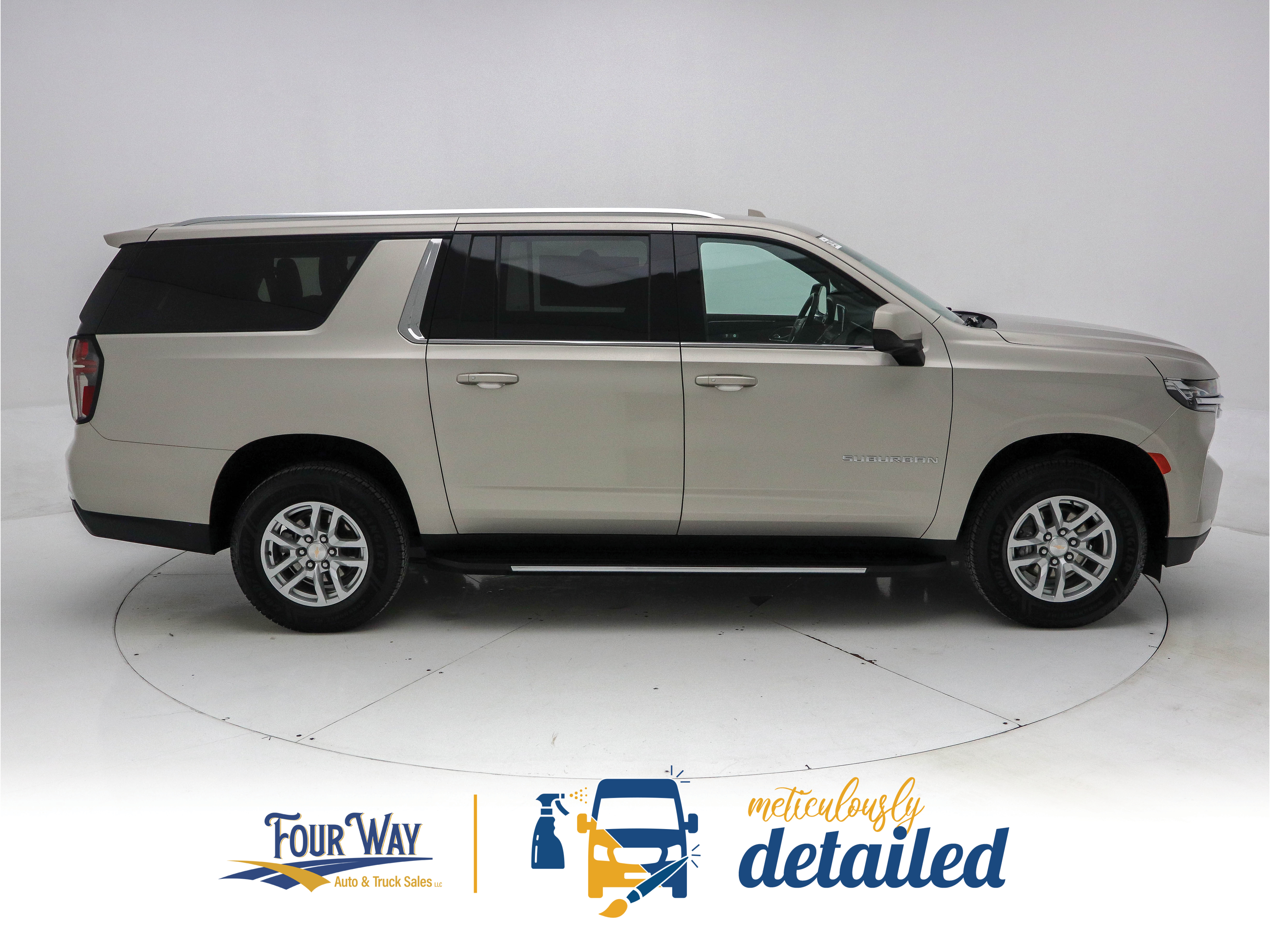 Used 2024 Chevrolet Suburban 4WD LT image 2