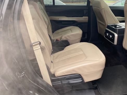 Used 2022 Ford Expedition Limited image 23