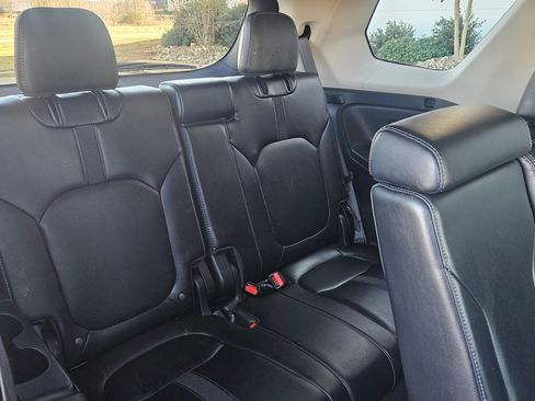 Used 2025 Honda Pilot EX-L image 16