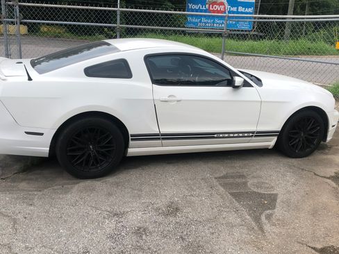 Used 2013 Ford Mustang Coupe RWD image 2
