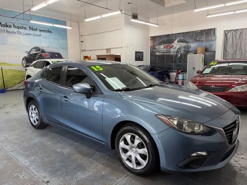 Used 2015 MAZDA MAZDA3 i Sport Sedan FWD image 9