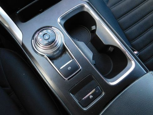 Used 2018 Ford Fusion SE image 19